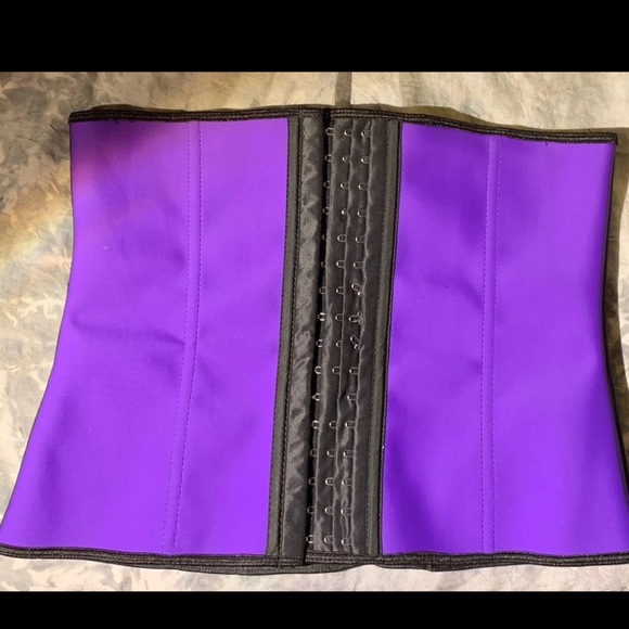 Kim Kardashian Waist Trainer - Picture 2 of 8